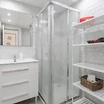 2 Bed With Pool View Castle Harbour C202 شقة