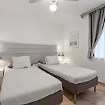 شقة 2 Bed With Pool View Castle Harbour C202