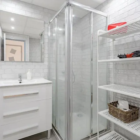 2 Bed With Pool View Castle Harbour C202 شقة