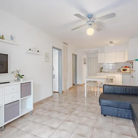 2 Bed With Pool View Castle Harbour C202 * Los Cristianos (Tenerife)