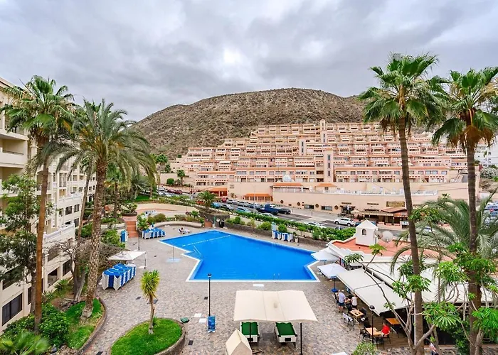 2 Bed With Pool View Castle Harbour C202 아파트