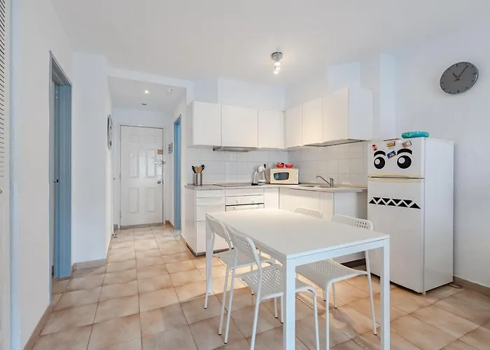 2 Bed With Pool View Castle Harbour C202 아파트 *