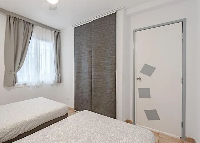 2 Bed With Pool View Castle Harbour C202 아파트 *